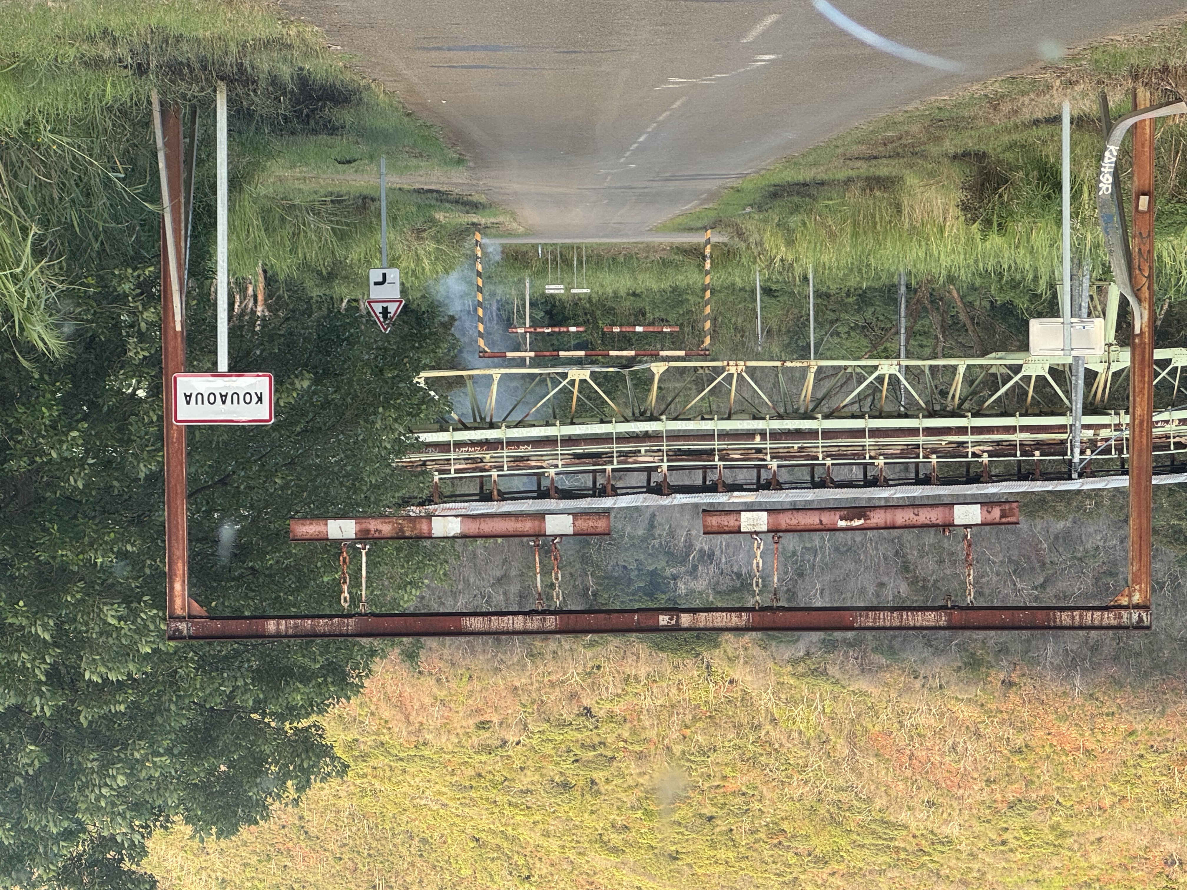 Conveyor belt for the transport of ore