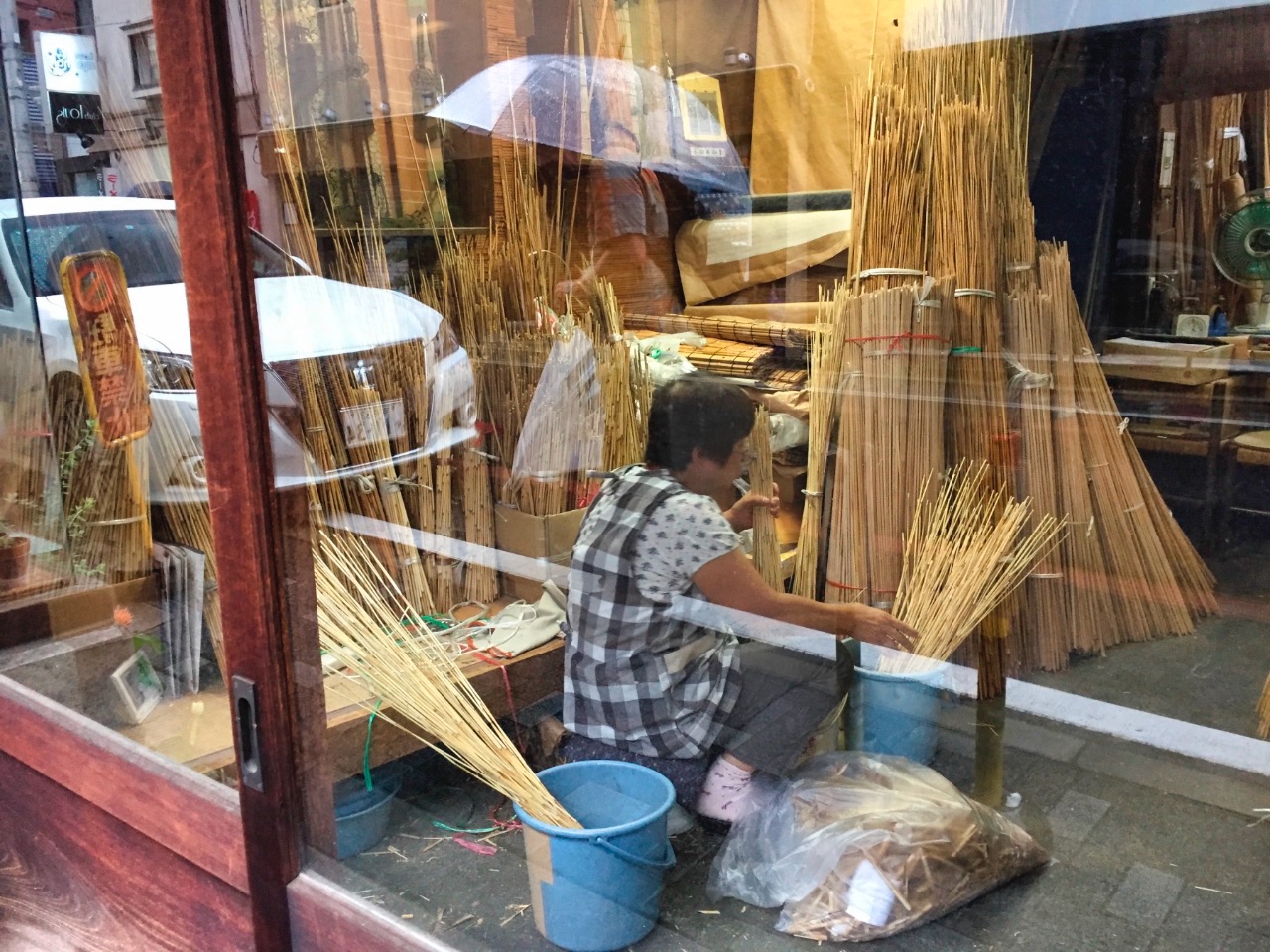 4 – Fabrication of straw rolling blinds